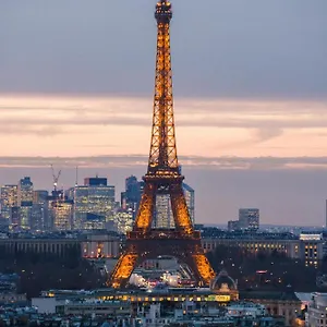 Paris Luxury Apartment 75M2 With Eiffel Tower View, Metro 1 Min, Parking Appartement